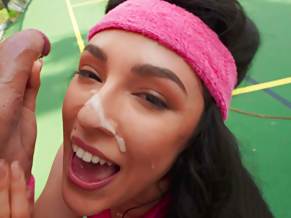 Teen Ellie Nova gets facialed outdoors